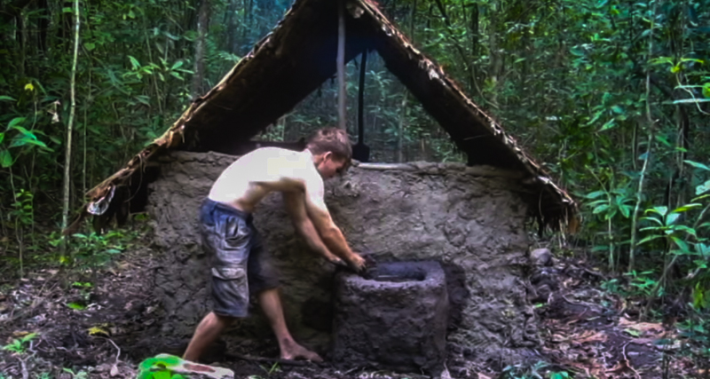 This guy shows you how to build a woodland fortress and make nature your bitch (Video)
