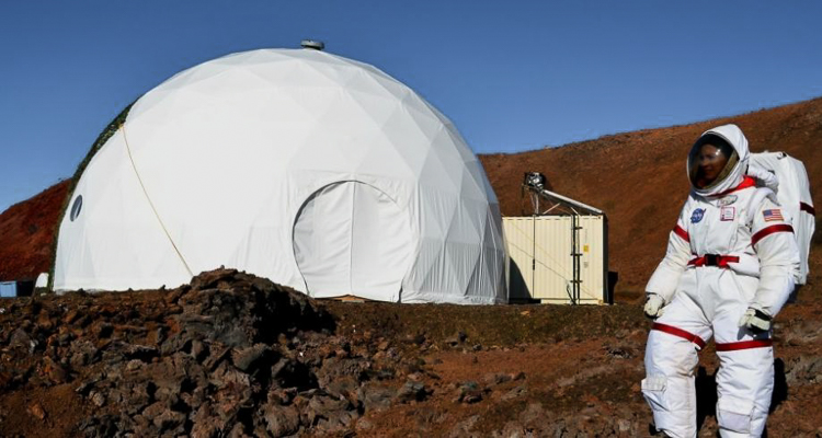 0_NASA recruits living in a dome Mars