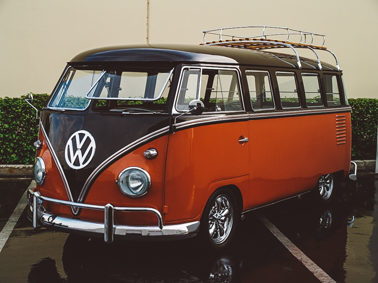 pause Notesbog biografi Volkswagen just re-released everyone's favourite hippy-van…but now it's  electric.
