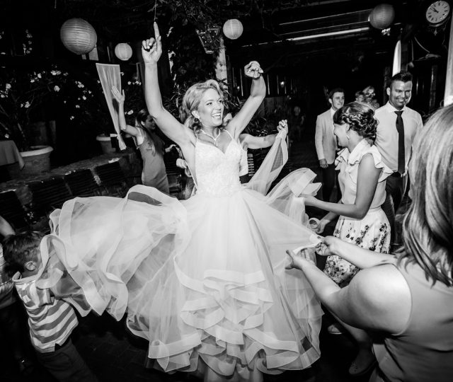documentary wedding photographer Emerald Photo UK - Eszter Szalai