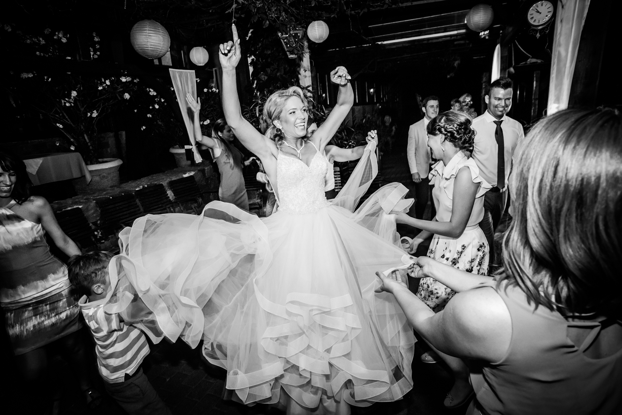 documentary wedding photographer Emerald Photo UK - Eszter Szalai